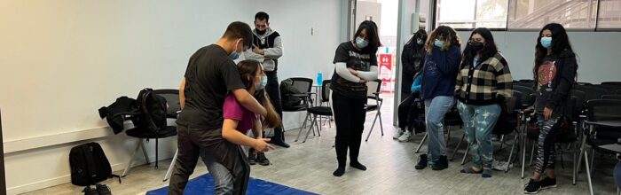 Estudiantes acceden a workshop presenciales y talleres online de defensa personal
