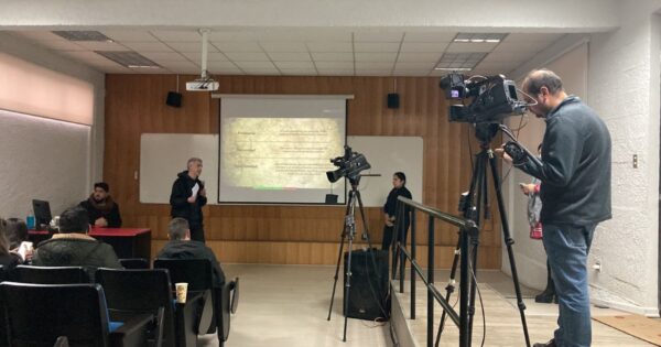 Realizador internacional dicta charla a estudiantes de Magíster en Comunicación Digital y Transmedia