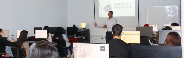 Docente extranjero dictó clase sobre diseño de procesos a estudiantes de Ingeniería Civil Industrial UVM