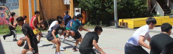 UVM dio inicio a ciclo de clínicas deportivas con exitosa jornada de básquetbol en Valparaíso