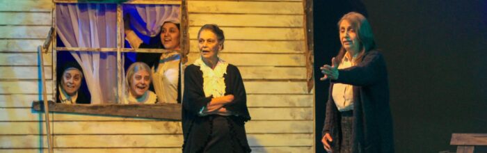 Proyecto VCM UVM “Tejiendo Memorias” reunió a distintas generaciones en torno al teatro chileno