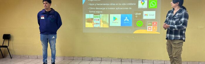 Estudiantes de Práctica con Grupo y Comunidad de Trabajo Social UVM realizan Taller de alfabetización digital para adultos mayores