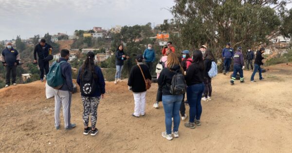 Estudiantes de Trabajo Social colaboran con actividad de recuperación de espacios públicos en sector Forestal