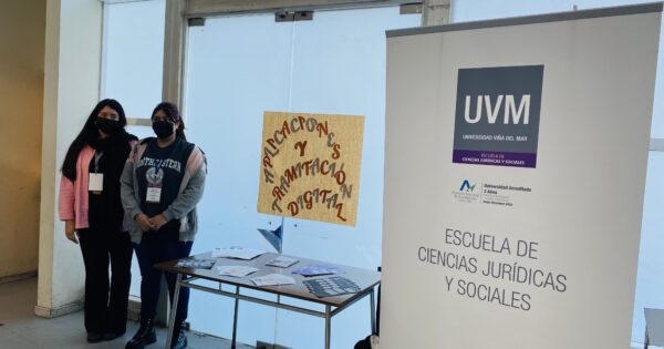 Estudiantes de Trabajo Social difunden uso de aplicaciones tecnológicas para realizar trámites digitales en Cesfam Lusitania