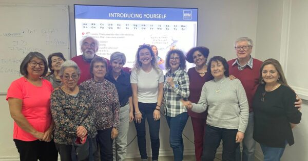 Alumnos del Programa UDAM UVM participan en curso de inglés básico conversacional