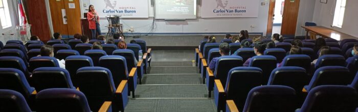 Docentes entregan a Hospital Carlos Van Buren manual del usuario de evaluación de actividades de la vida diaria, AVD-I