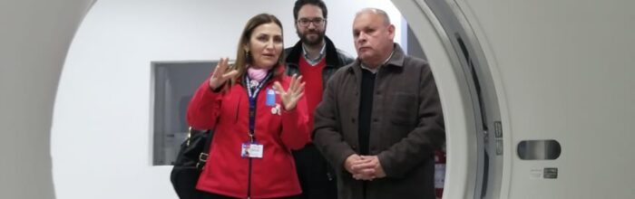 Gobernador regional y directora del SSVQ visitaron clínicas UVM