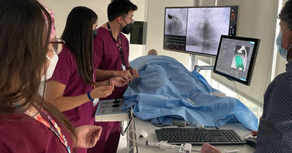 Estudiantes de Tecnología Médica visitan Centro de Simulación Terumo en Santiago